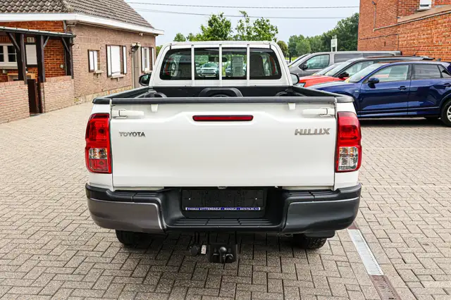 Toyota Hilux view 6