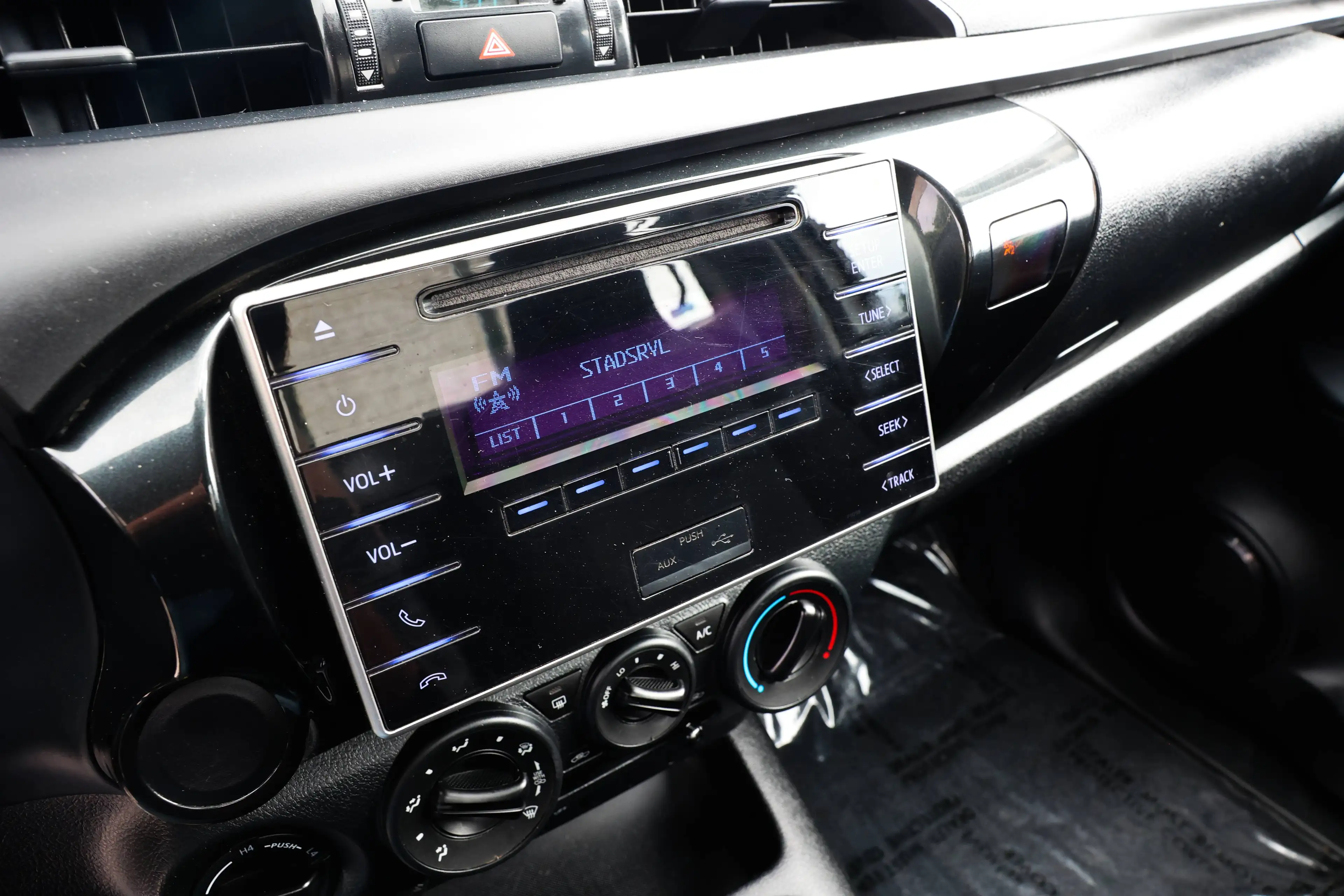 Toyota Hilux SLECHTS-35200KM*LICHTE-VRACHT*TREKGEWICHT-3500KG*AIRCO*EERSTE-EIGENAAR* — photo 12
