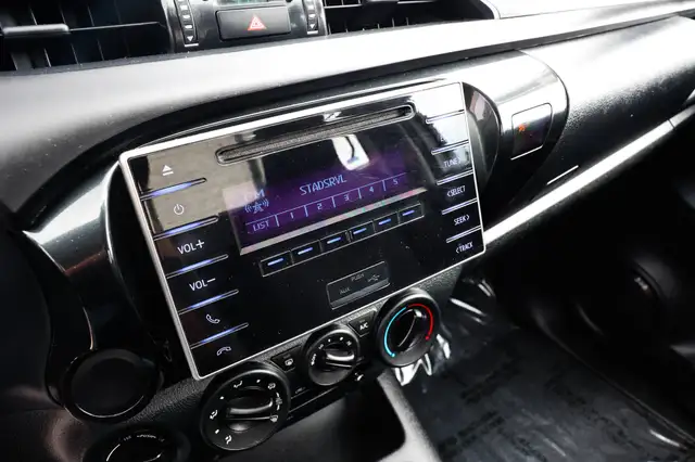 Toyota Hilux view 12