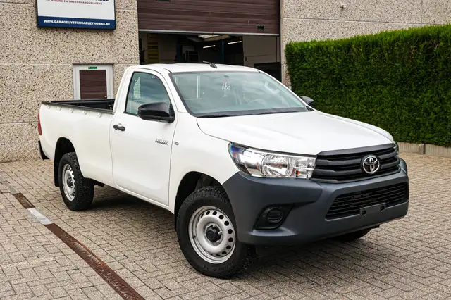 Toyota Hilux view 3