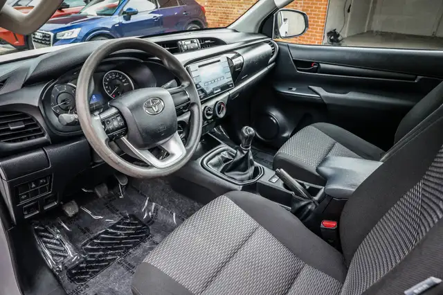 Toyota Hilux view 9