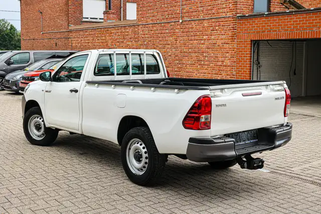 Toyota Hilux view 7
