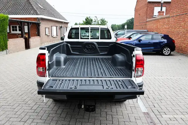 Toyota Hilux view 15