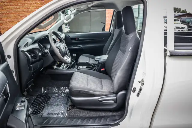 Toyota Hilux view 10