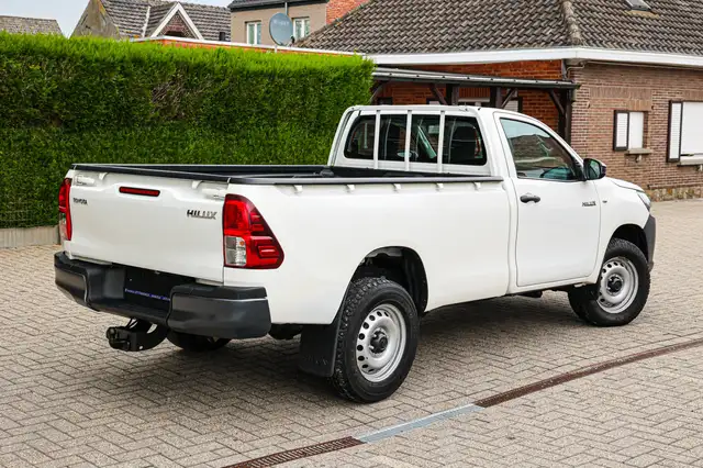 Toyota Hilux view 5