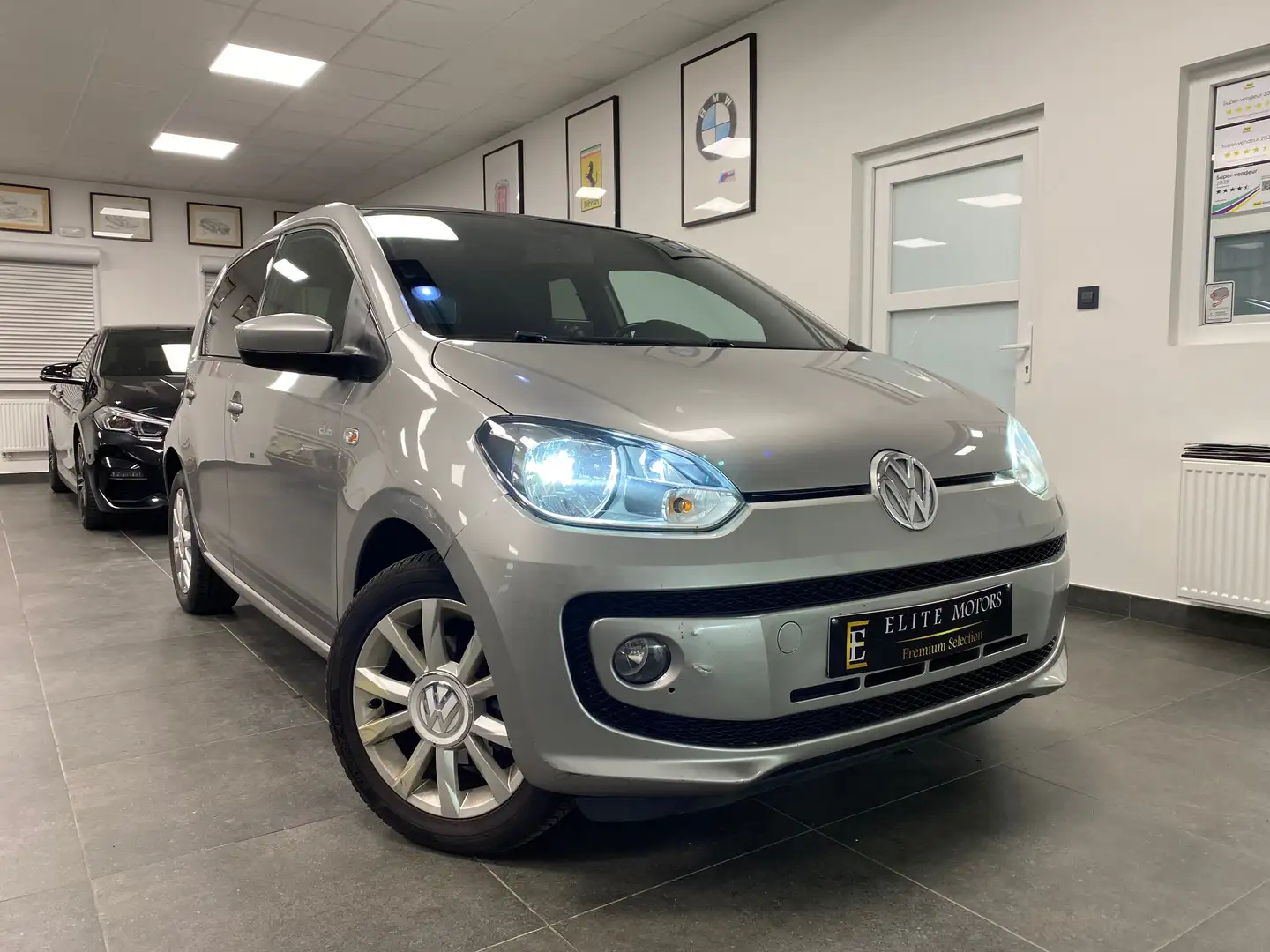 Volkswagen up! 1.0i CLUB 1erMAIN / FULL/ TOIT OUVRANT/ NAVI/ NEUF Argent - 2