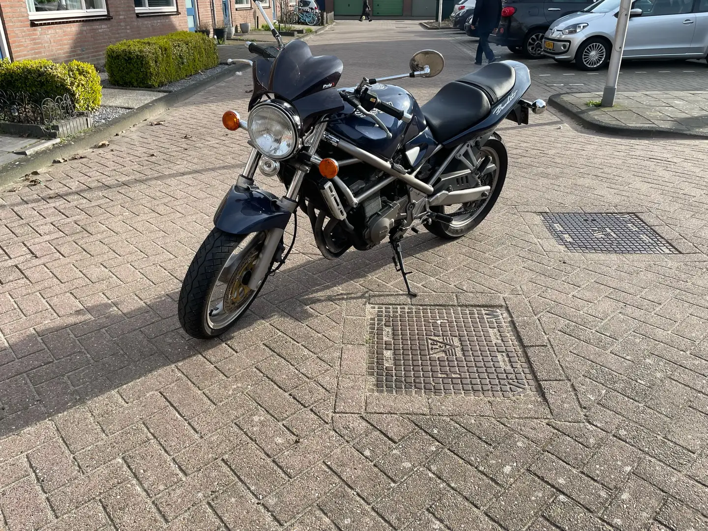 Suzuki Bandit 400 Medium Blau - 1