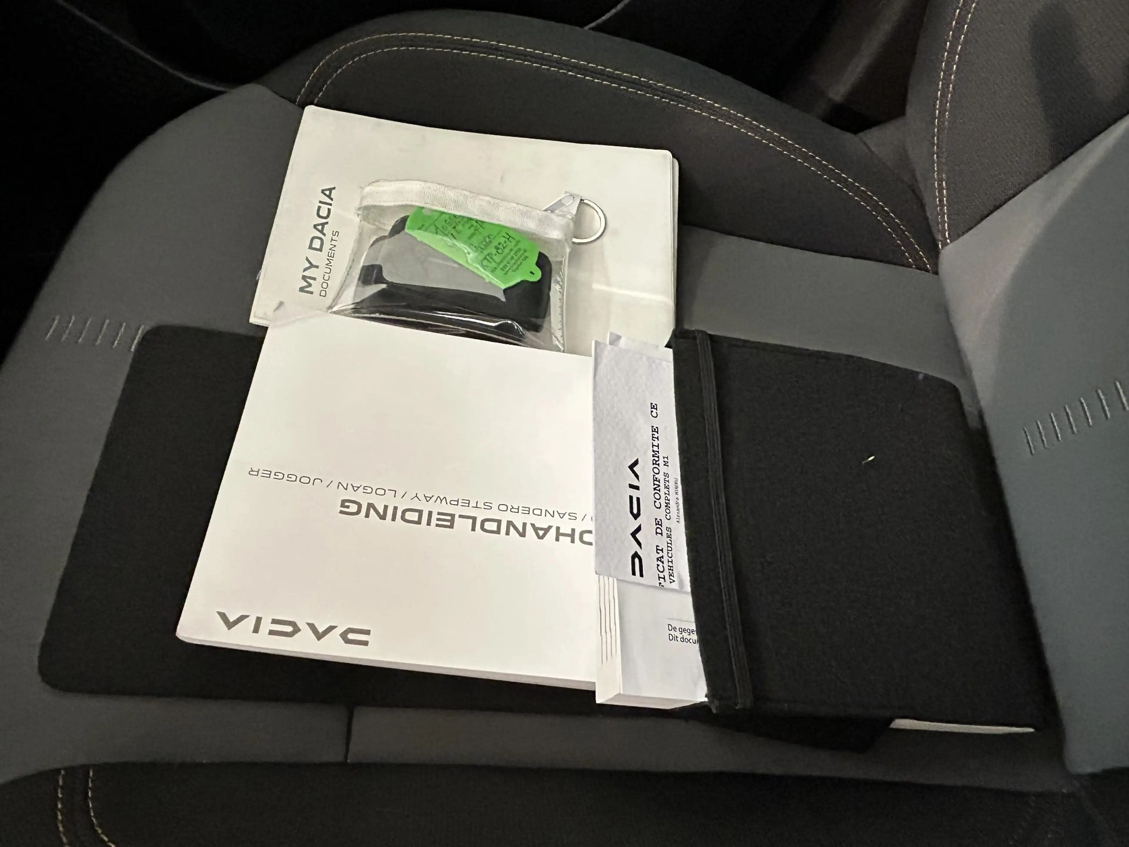 Dacia Jogger 1.6 Hybrid 140 Extreme 7p. | Climate control | Cam — photo 16