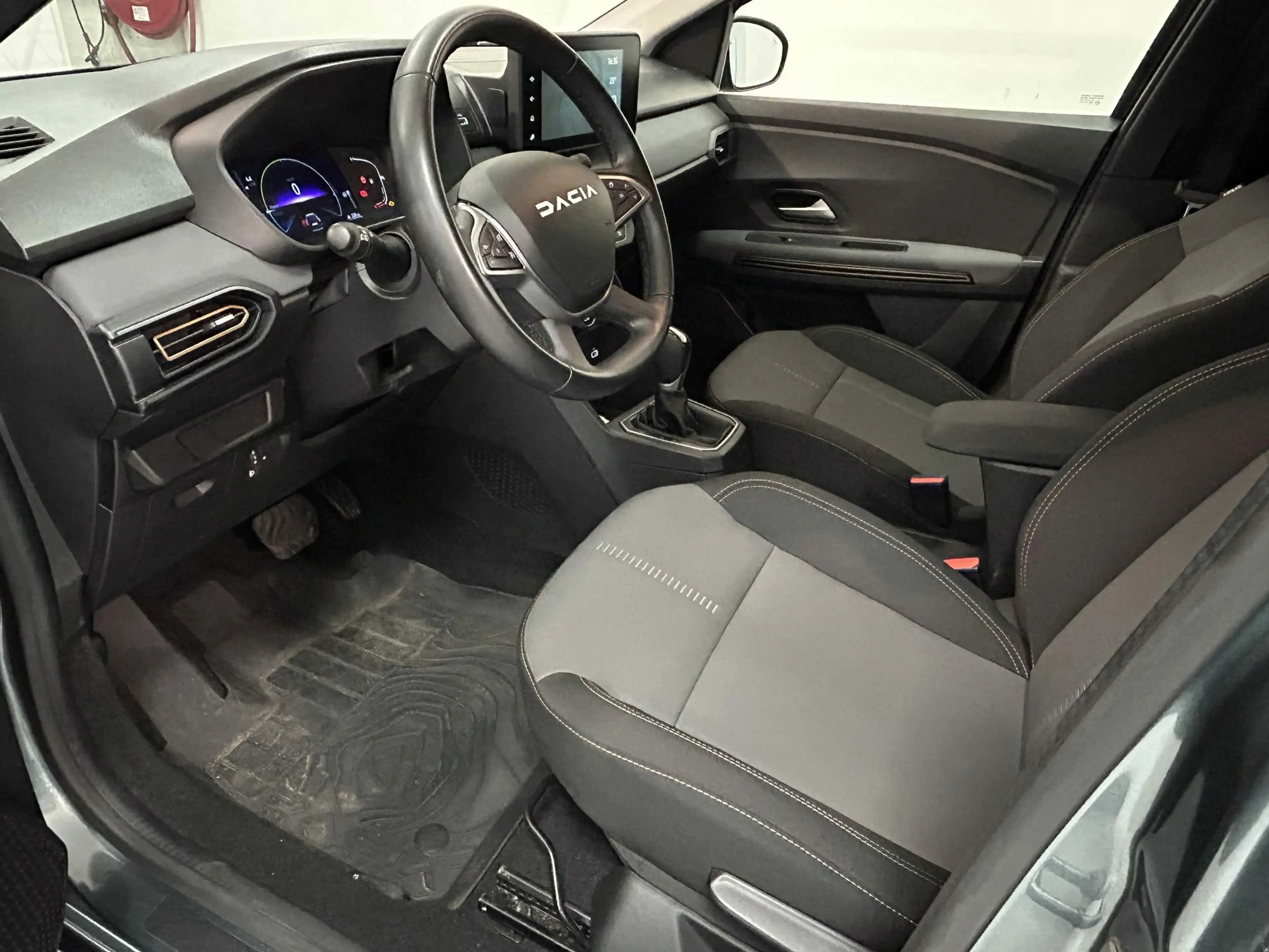 Dacia Jogger 1.6 Hybrid 140 Extreme 7p. | Climate control | Cam — photo 26