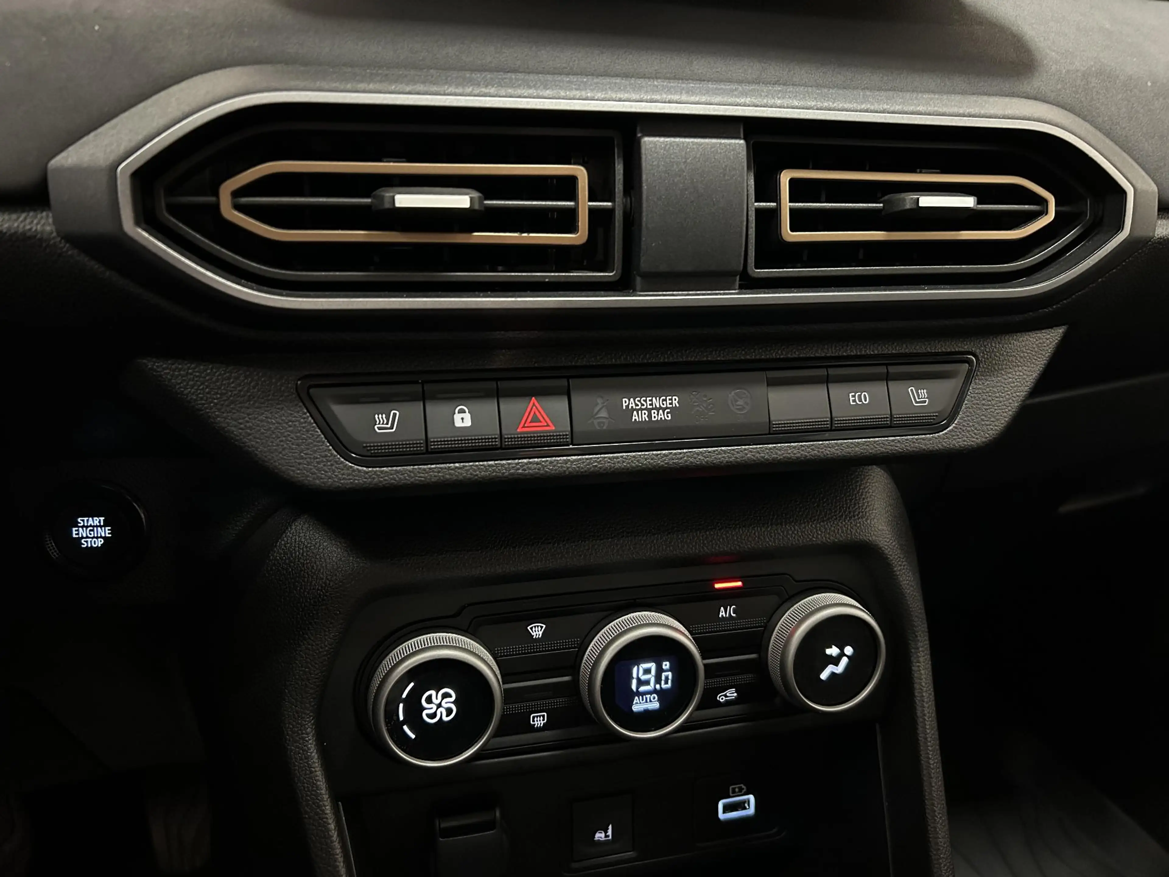 Dacia Jogger 1.6 Hybrid 140 Extreme 7p. | Climate control | Cam — photo 13