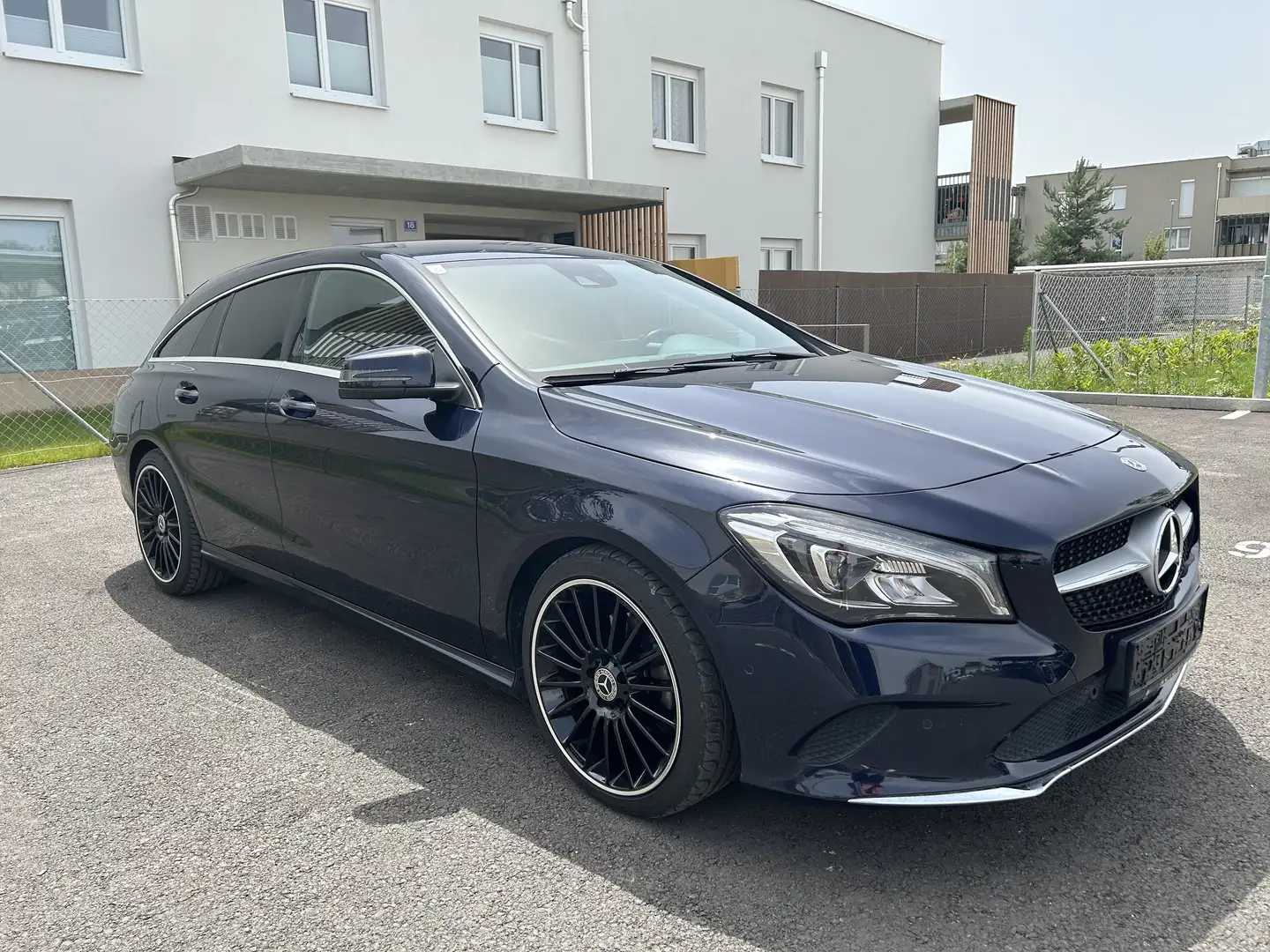 Mercedes-Benz CLA 220 d Shooting Brake Aut. Blau - 2