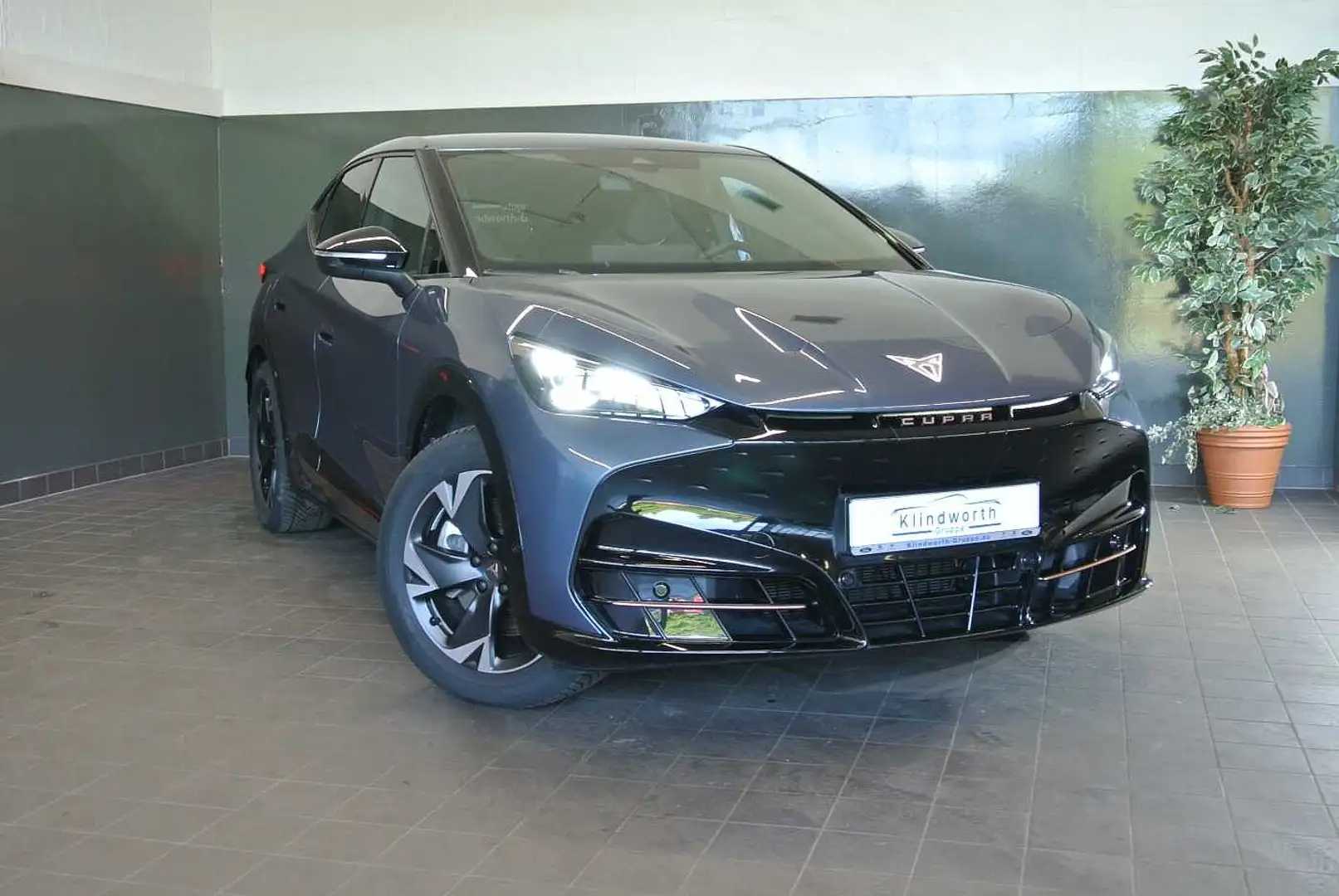CUPRA Tavascan 210kW/82kWh +AHK+GJR+5J/150TKM Albastru - 2