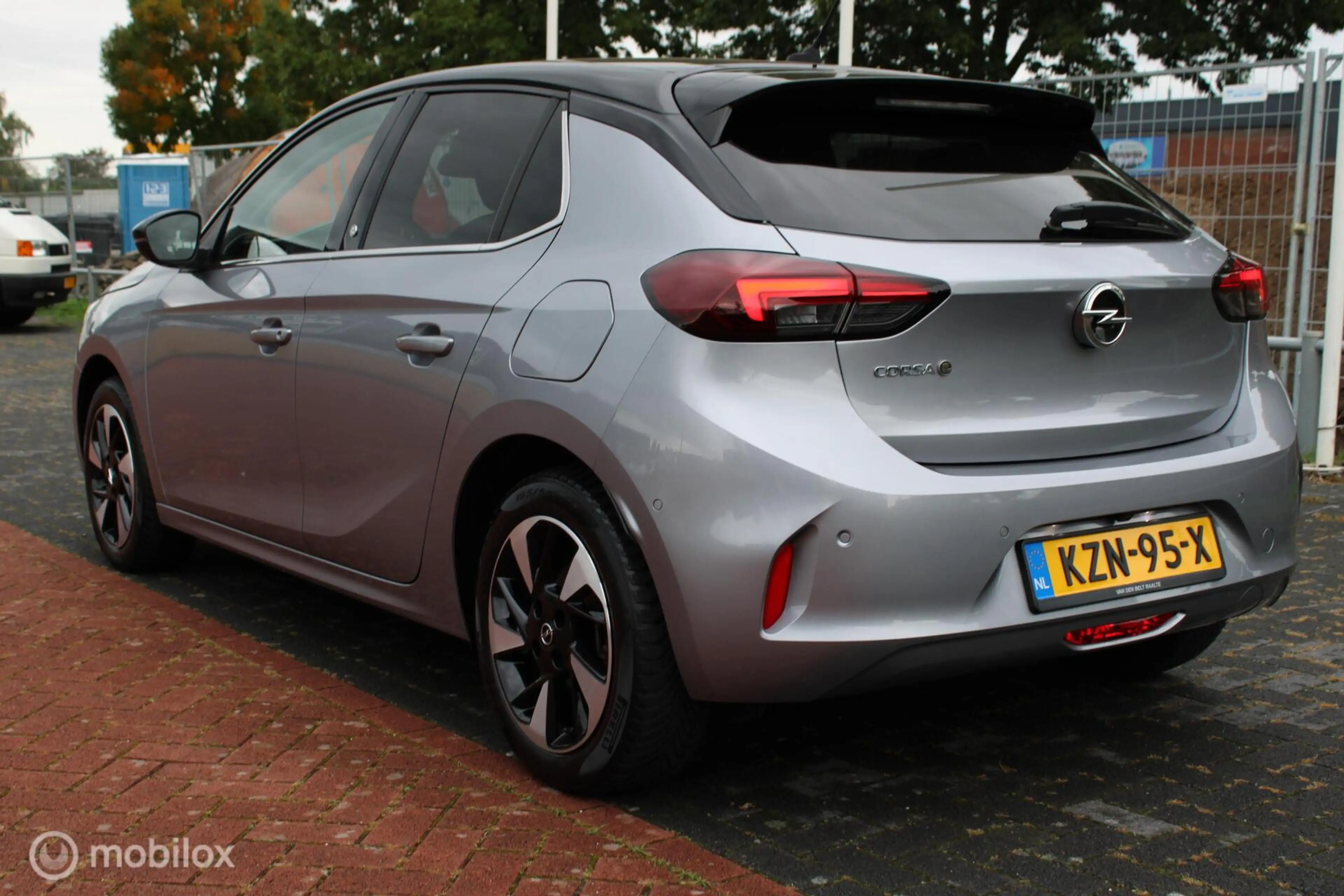 Opel Corsa-e Elegance, 50 kWh, 136 PK, Zwart dak, Donker glas, — photo 7