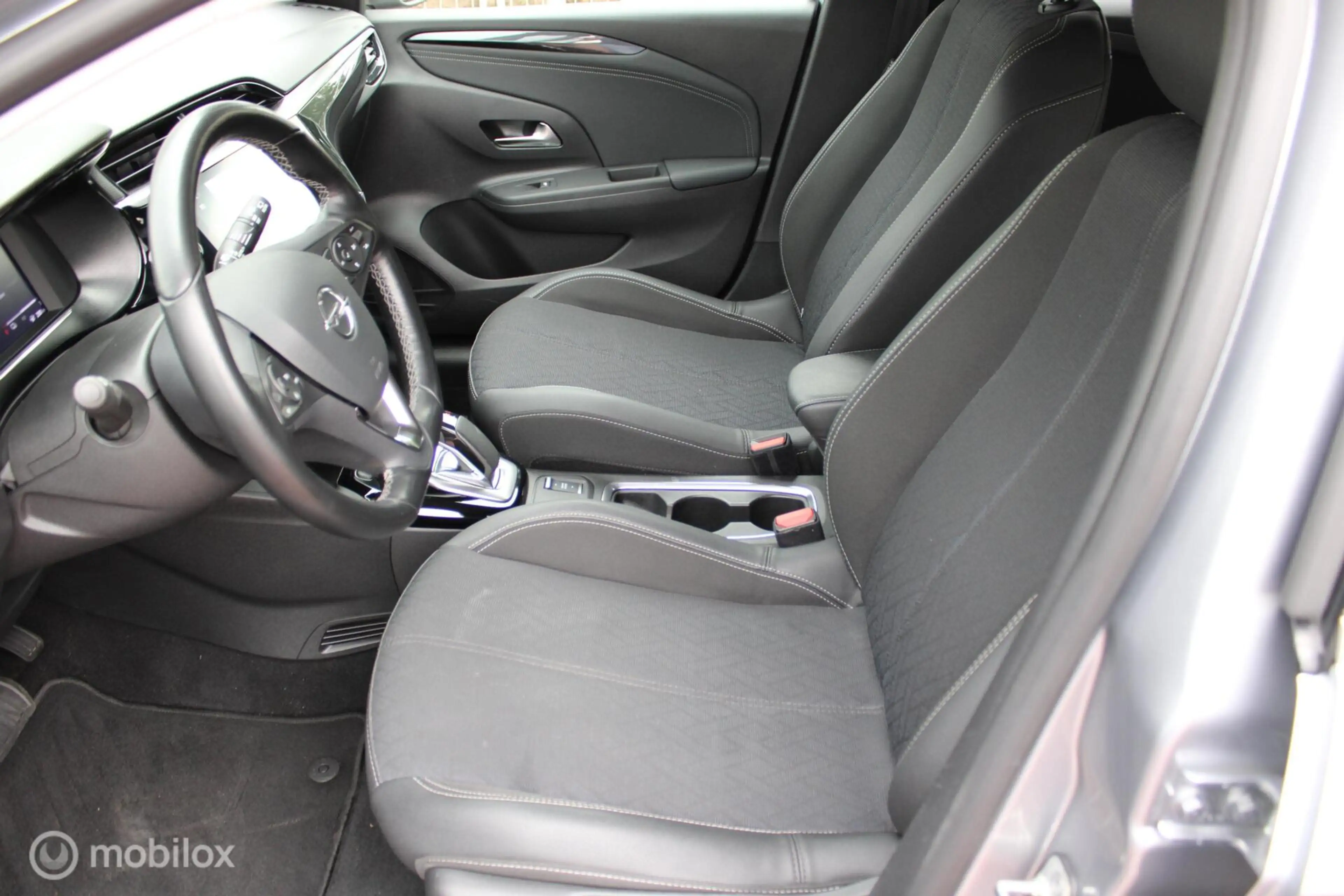 Opel Corsa-e Elegance, 50 kWh, 136 PK, Zwart dak, Donker glas, — photo 14