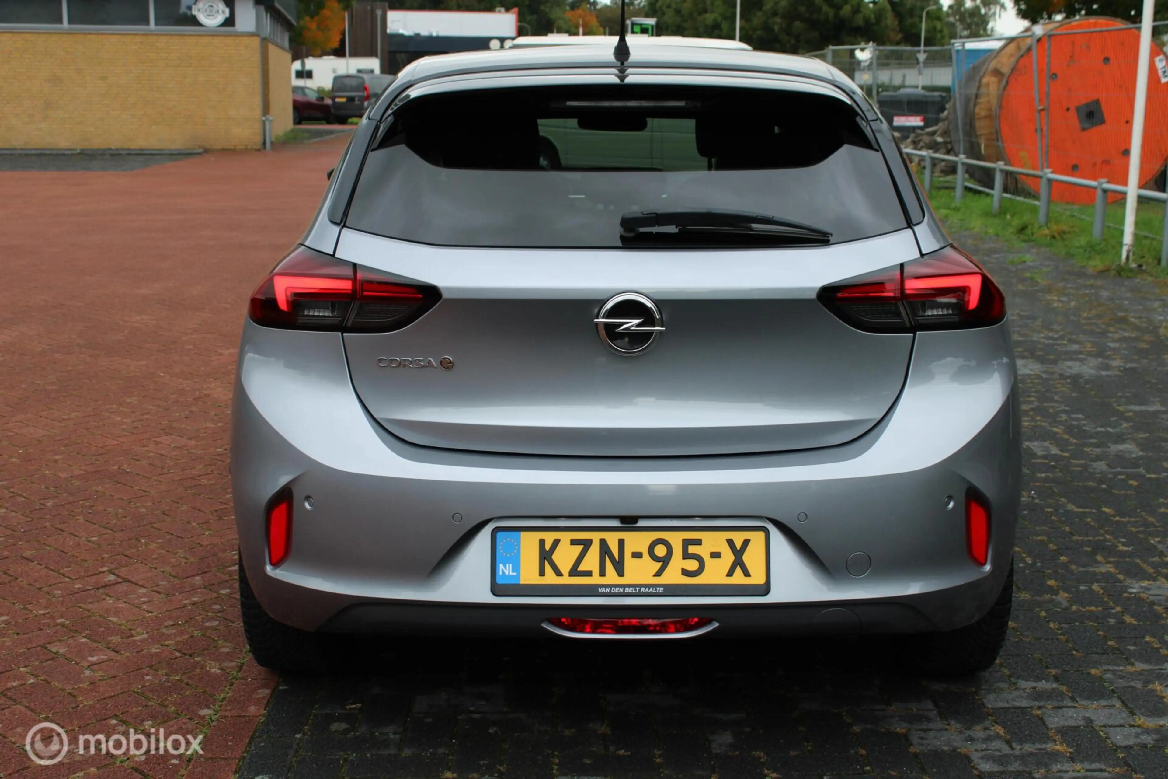 Opel Corsa-e Elegance, 50 kWh, 136 PK, Zwart dak, Donker glas, — photo 13