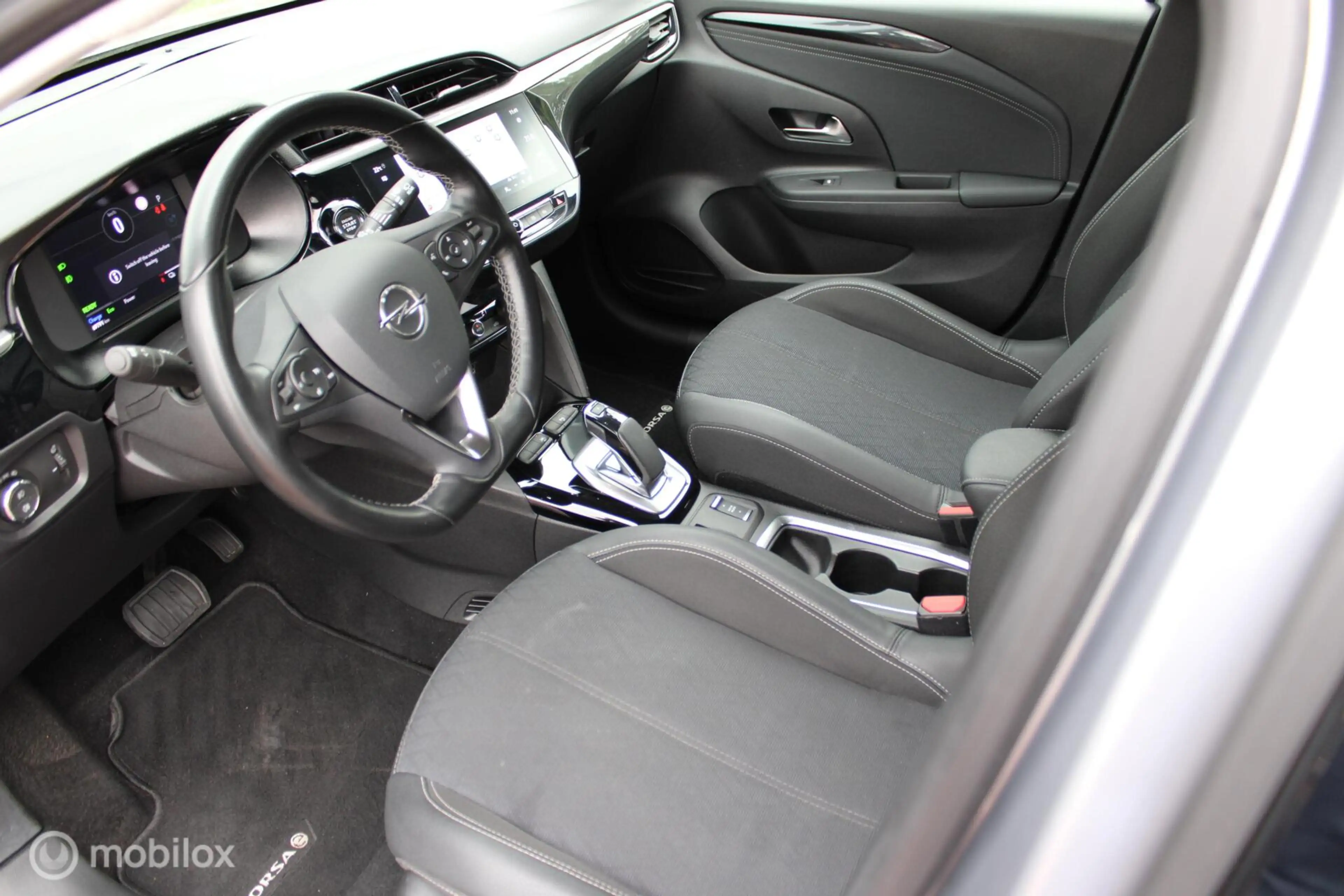 Opel Corsa-e Elegance, 50 kWh, 136 PK, Zwart dak, Donker glas, — photo 16