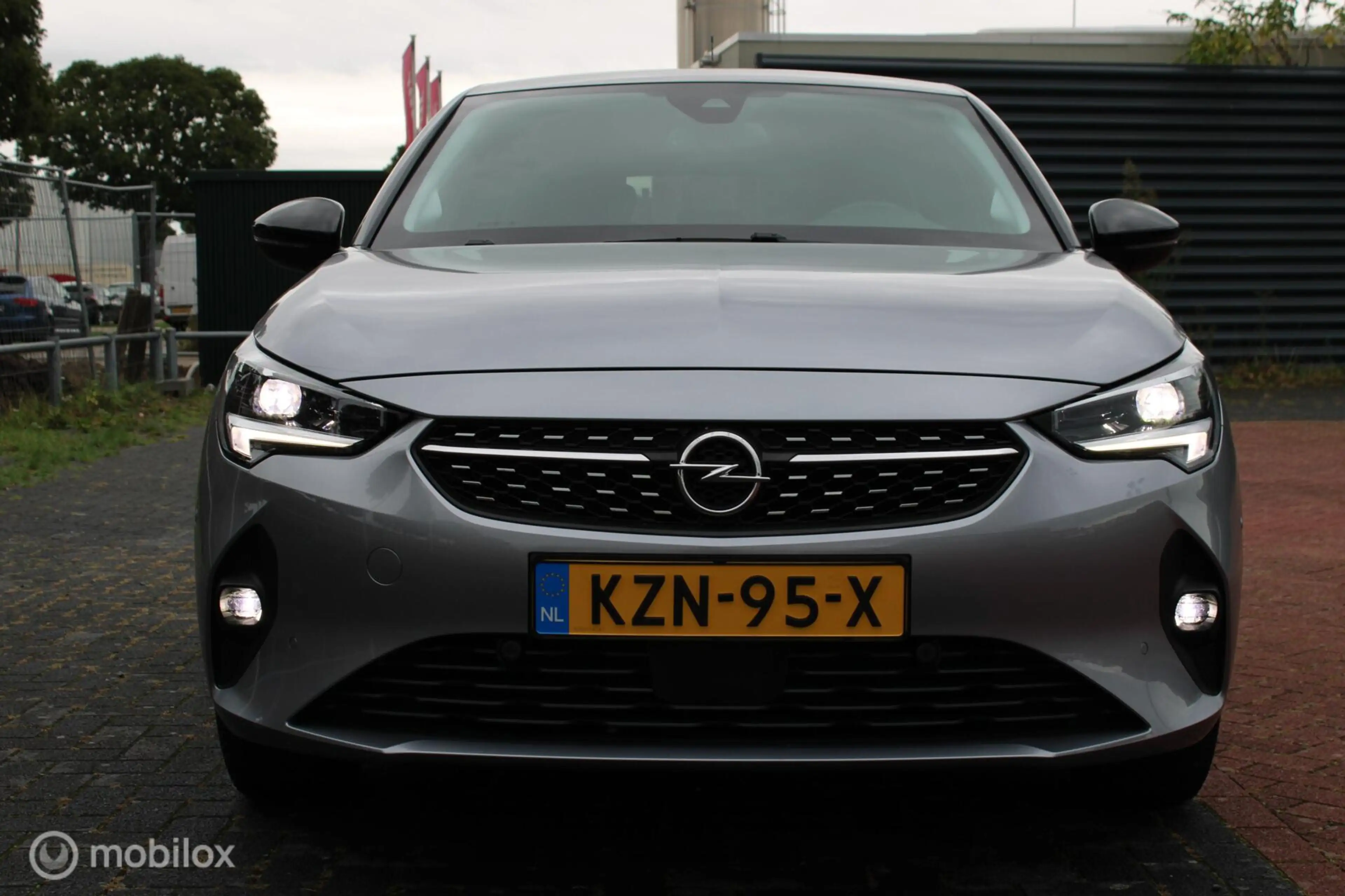 Opel Corsa-e Elegance, 50 kWh, 136 PK, Zwart dak, Donker glas, — photo 11