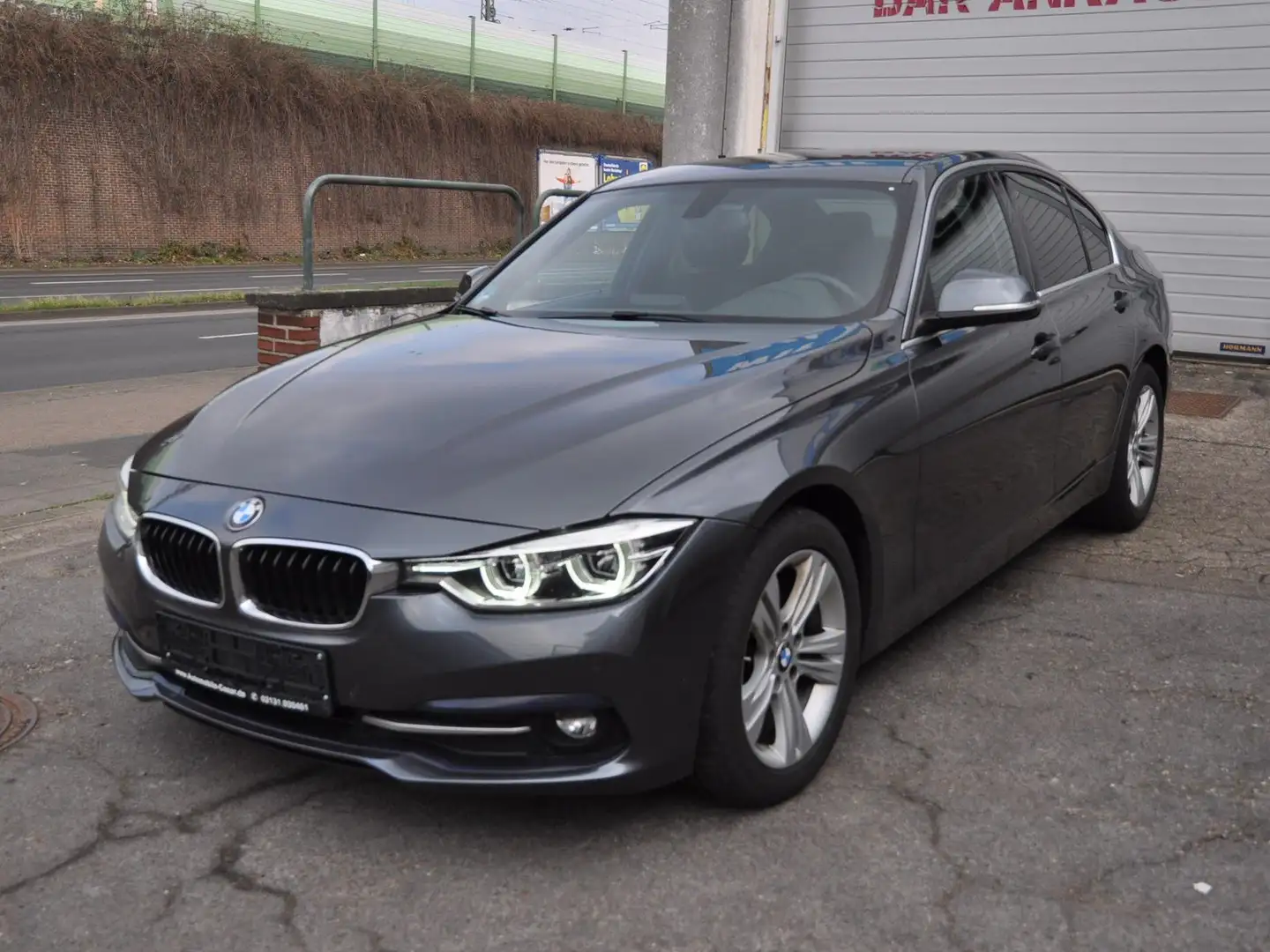 BMW 318 318d Aut. Sport Line**Navi-Xenon-PDC** Grau - 1