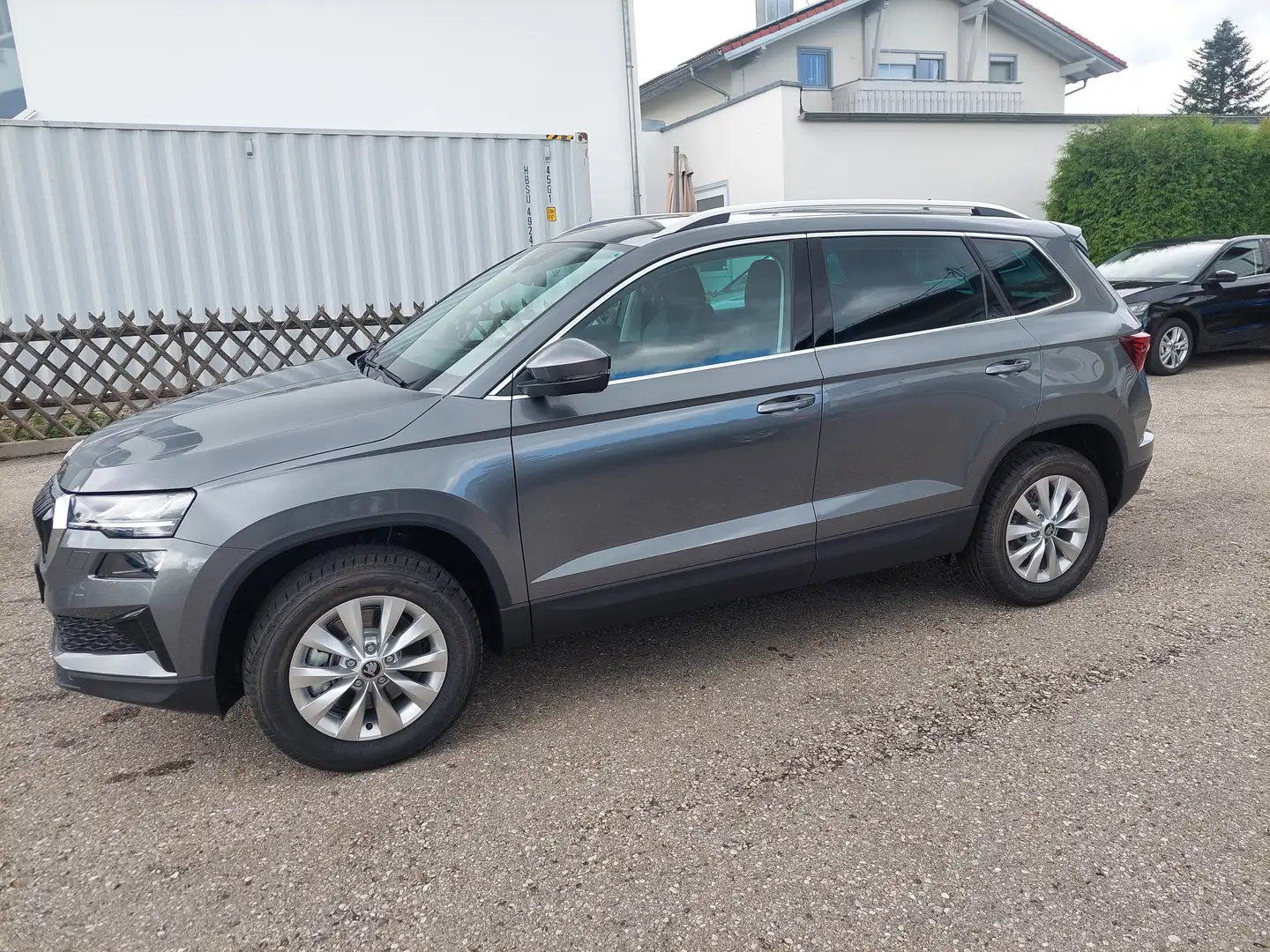 Skoda Karoq 1.5 TSI DSG Selection 130Jahre 5J.Gar. AHK Navi Gris - 1