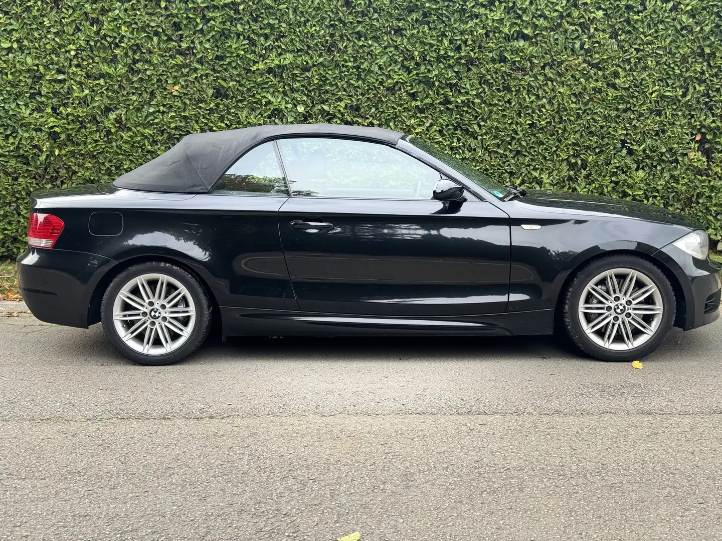 BMW 135 135iA 306 ch Pack M Zwart - 2