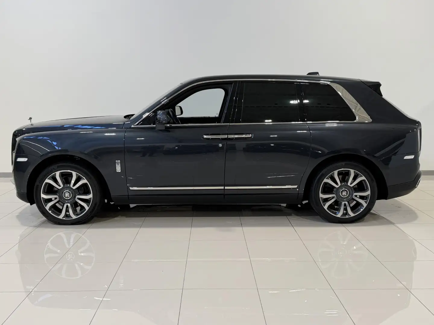 Rolls-Royce Cullinan 6.75 V12 Bespoke / Panorma dak! Grau - 2