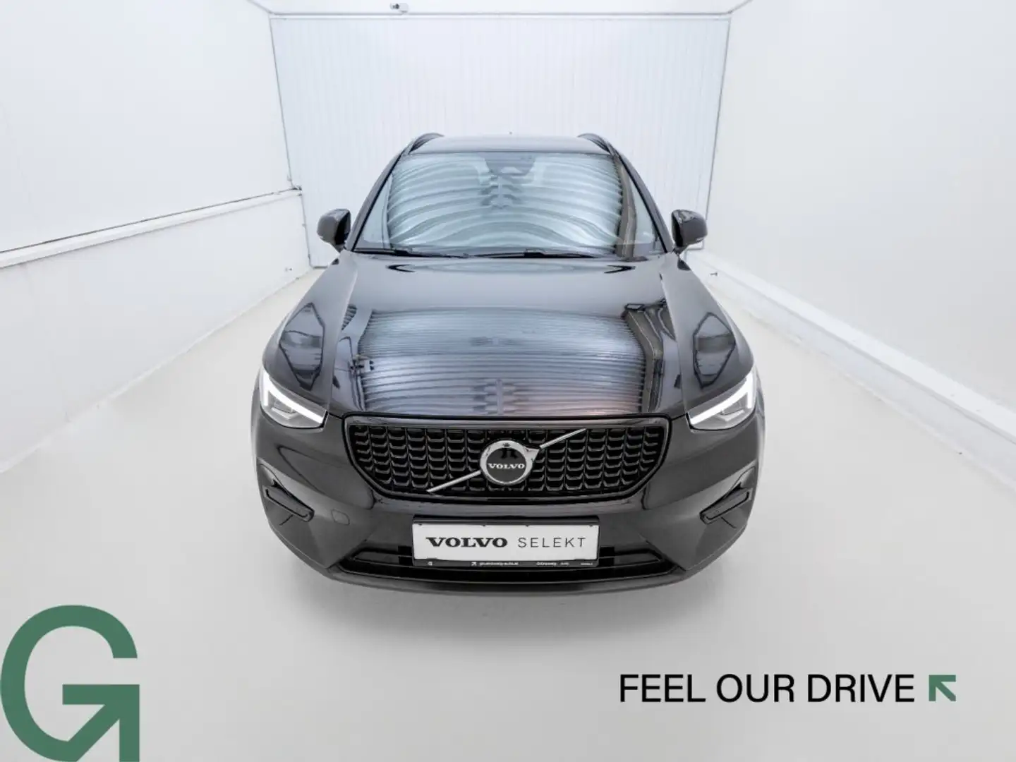 Volvo XC40 Plus, B3 Mild Hybrid, Benzin, Dark Zwart - 2