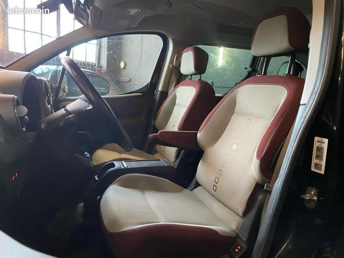 Citroen Berlingo 1.6 HDI silver édition (112cv) suivi d’entretien complet kit de distribution à jour attelage radar recul pneus hiver offe Noir - 2