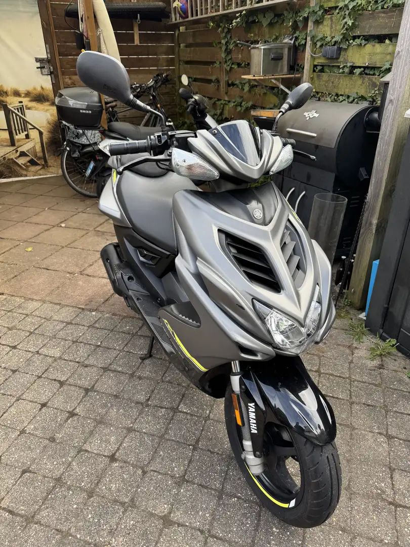 Yamaha Aerox 4T 50cc Šedá - 1