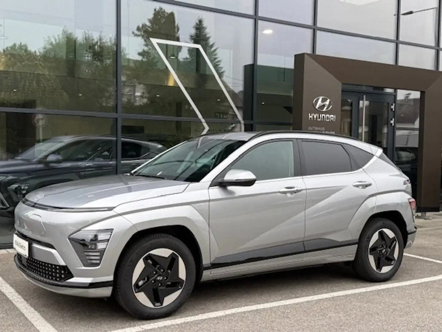 Hyundai KONA EV (SX2) GO 64,8 kWh k6eg2-OO5 Wärmepumpe Silber - 2
