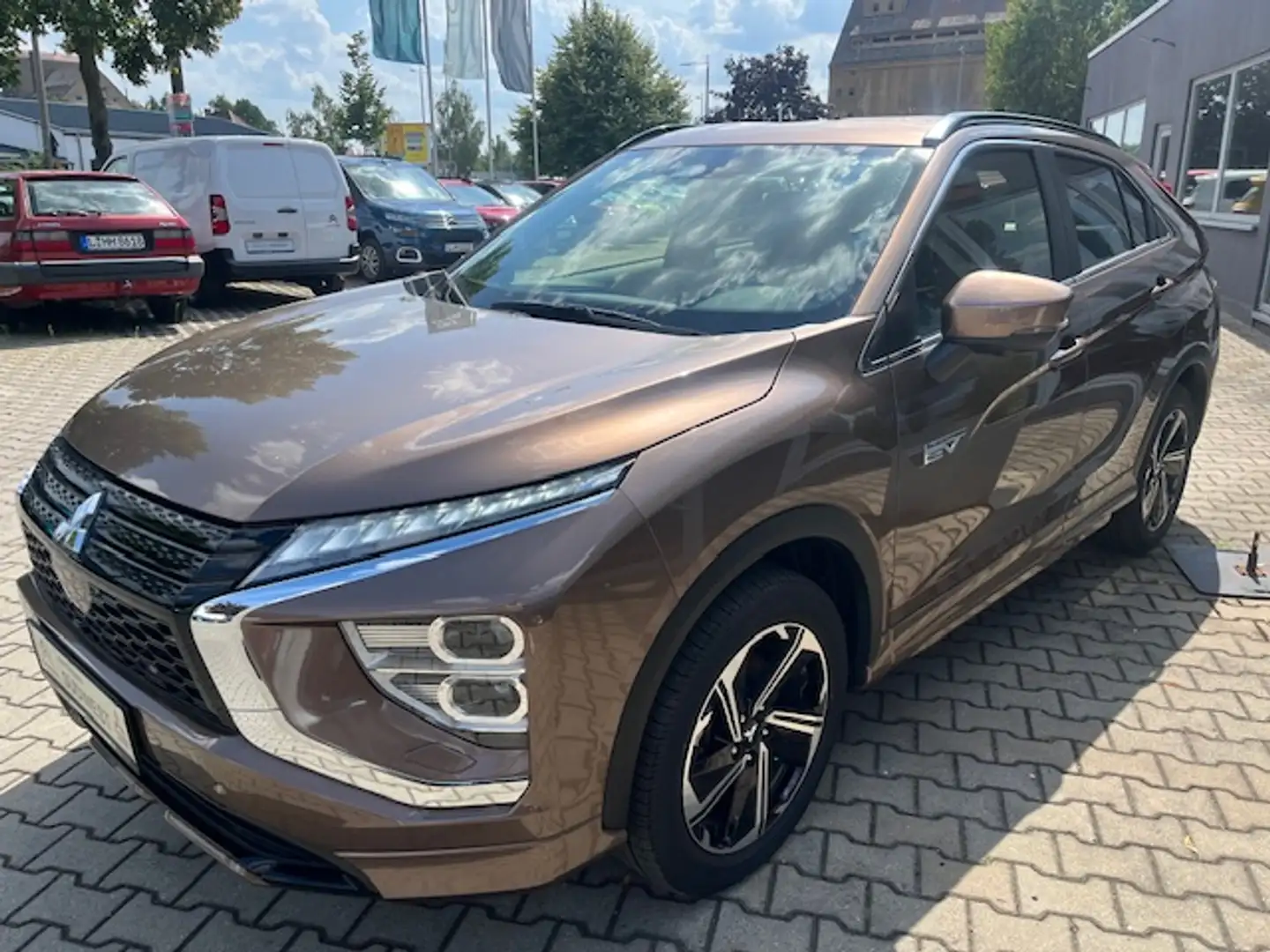 Mitsubishi Eclipse Cross Plug-In Hybrid 4WD Plus Select Brun - 2