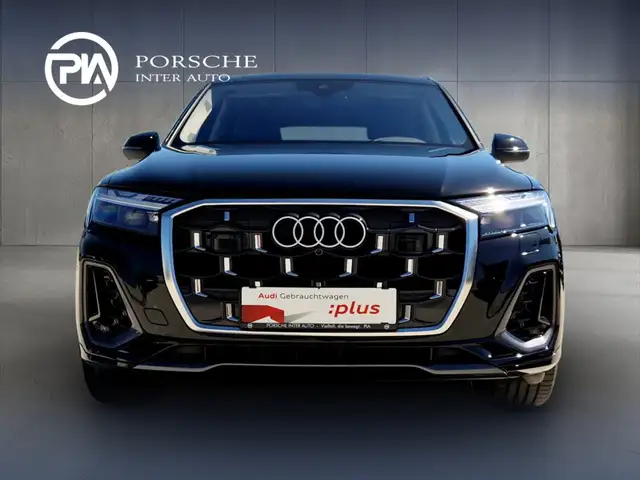 Audi Q7 view 2