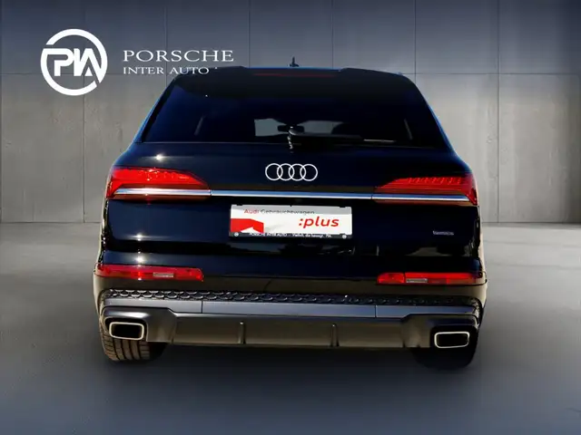 Audi Q7 view 6
