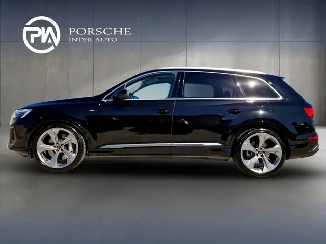 Audi Q7 view 3