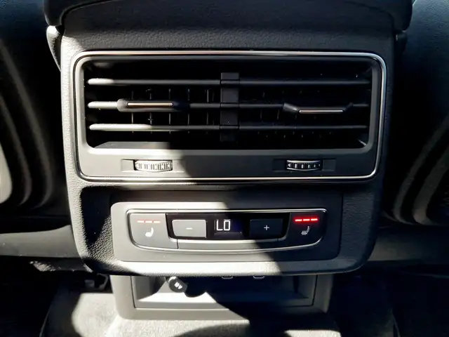 Audi Q7 view 13