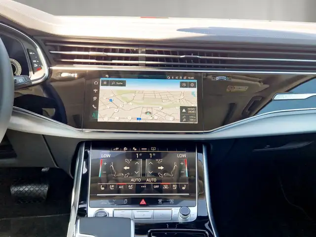 Audi Q7 view 12