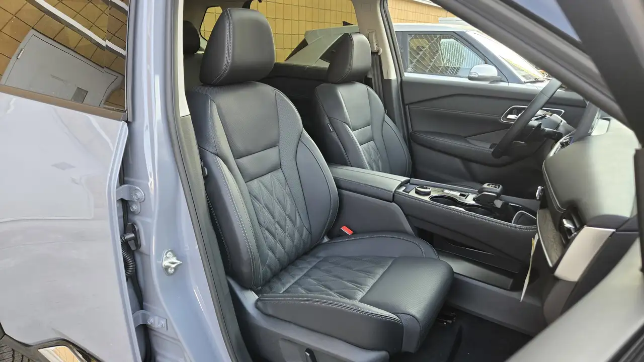 Nissan Rogue fotografie Nissan Rogue