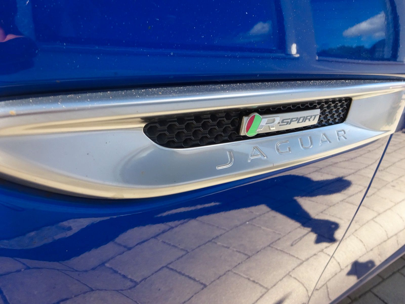 Jaguar XE 20d 180PS R-Sport Automatik/NAVI/SCHIEBEDACH — photo 10