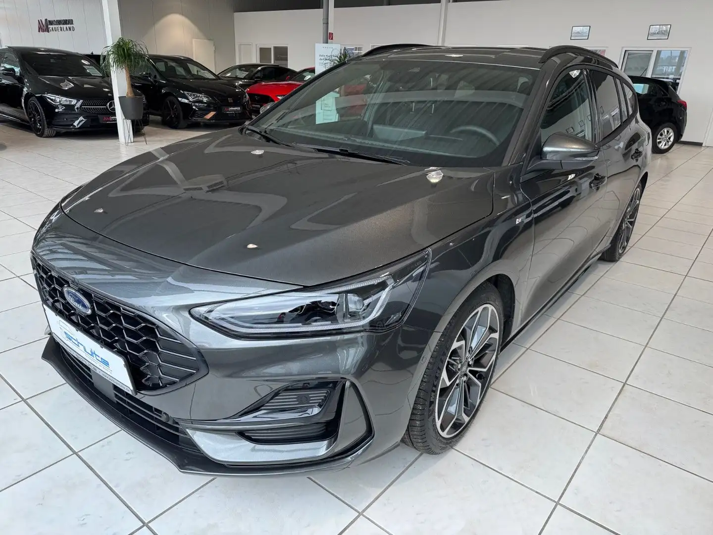 Ford Focus Turnier ST-Line X Grau - 1