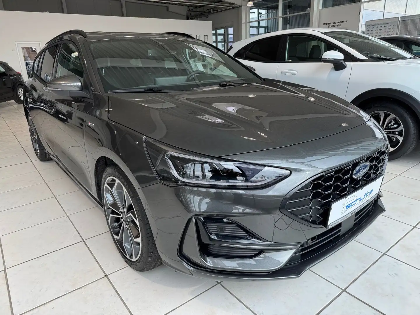 Ford Focus Turnier ST-Line X Grau - 2