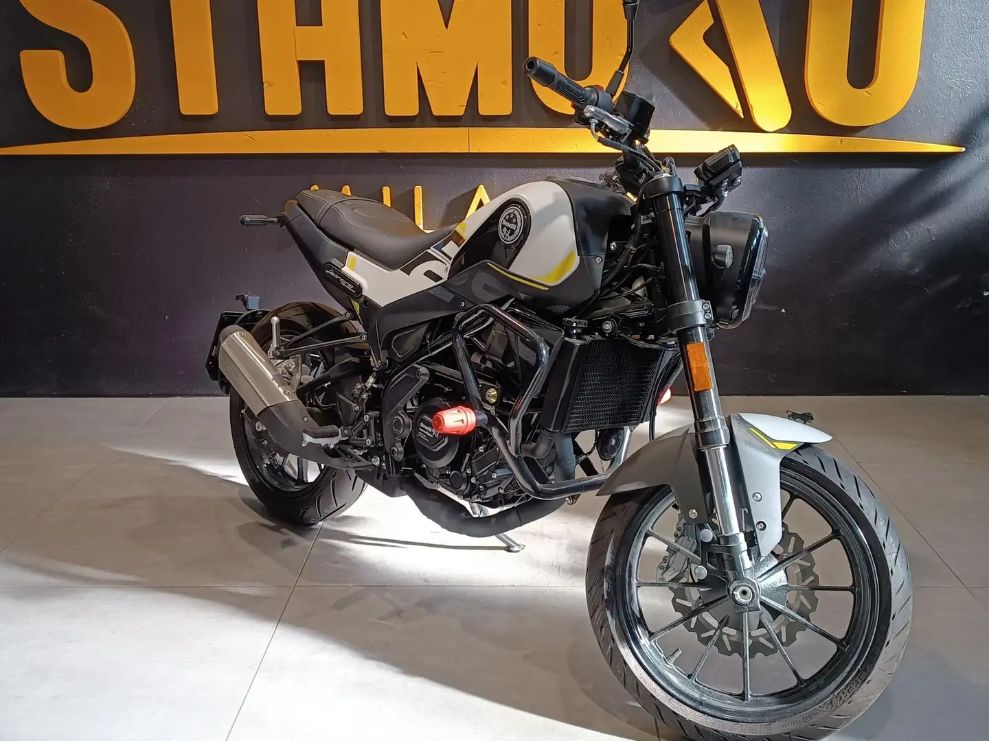 Benelli Leoncino 250 Bianco - 2