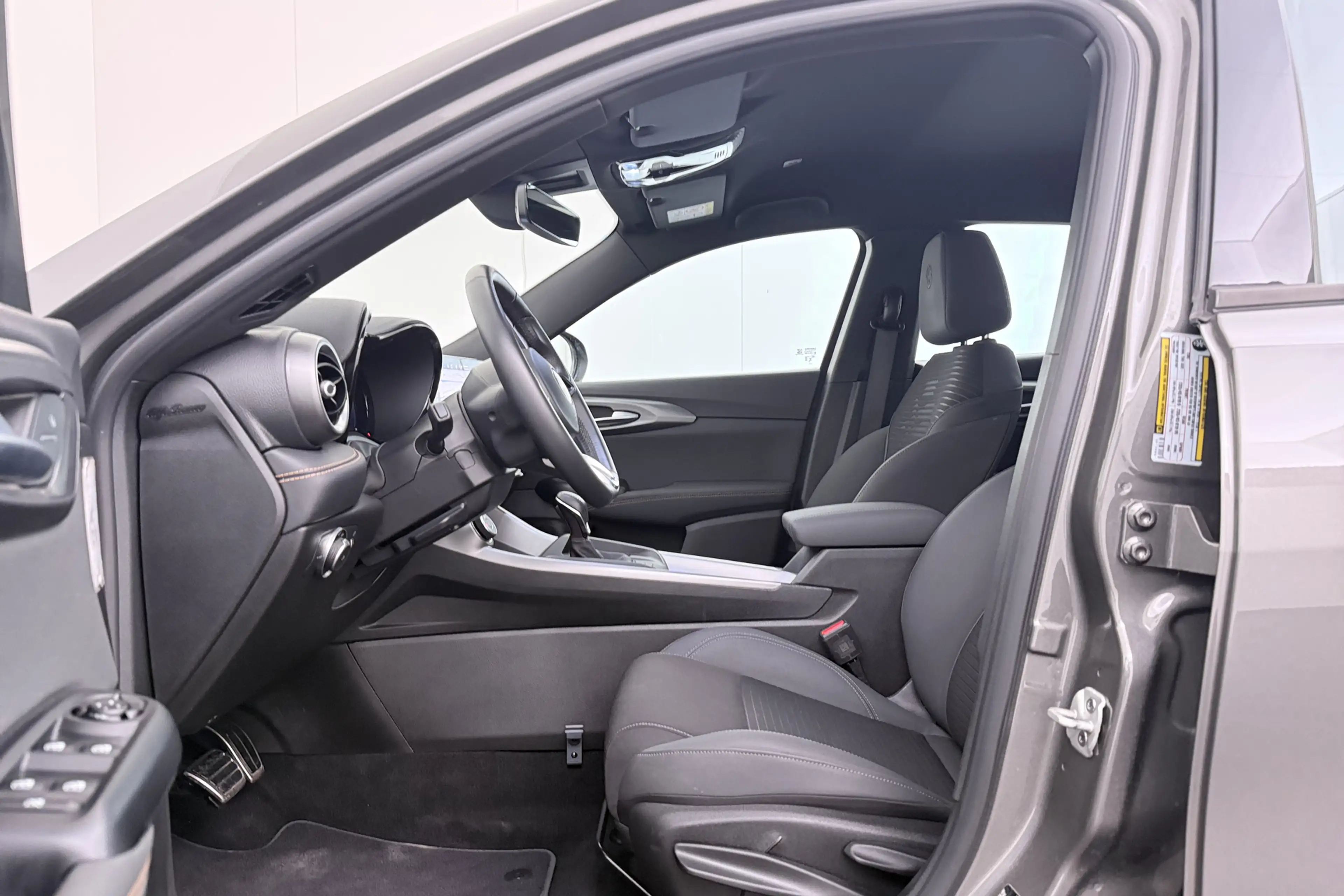 Alfa Romeo Tonale 1.5T Hybrid Sprint Camera Adapt.Cruise 19'LMV Half — photo 10