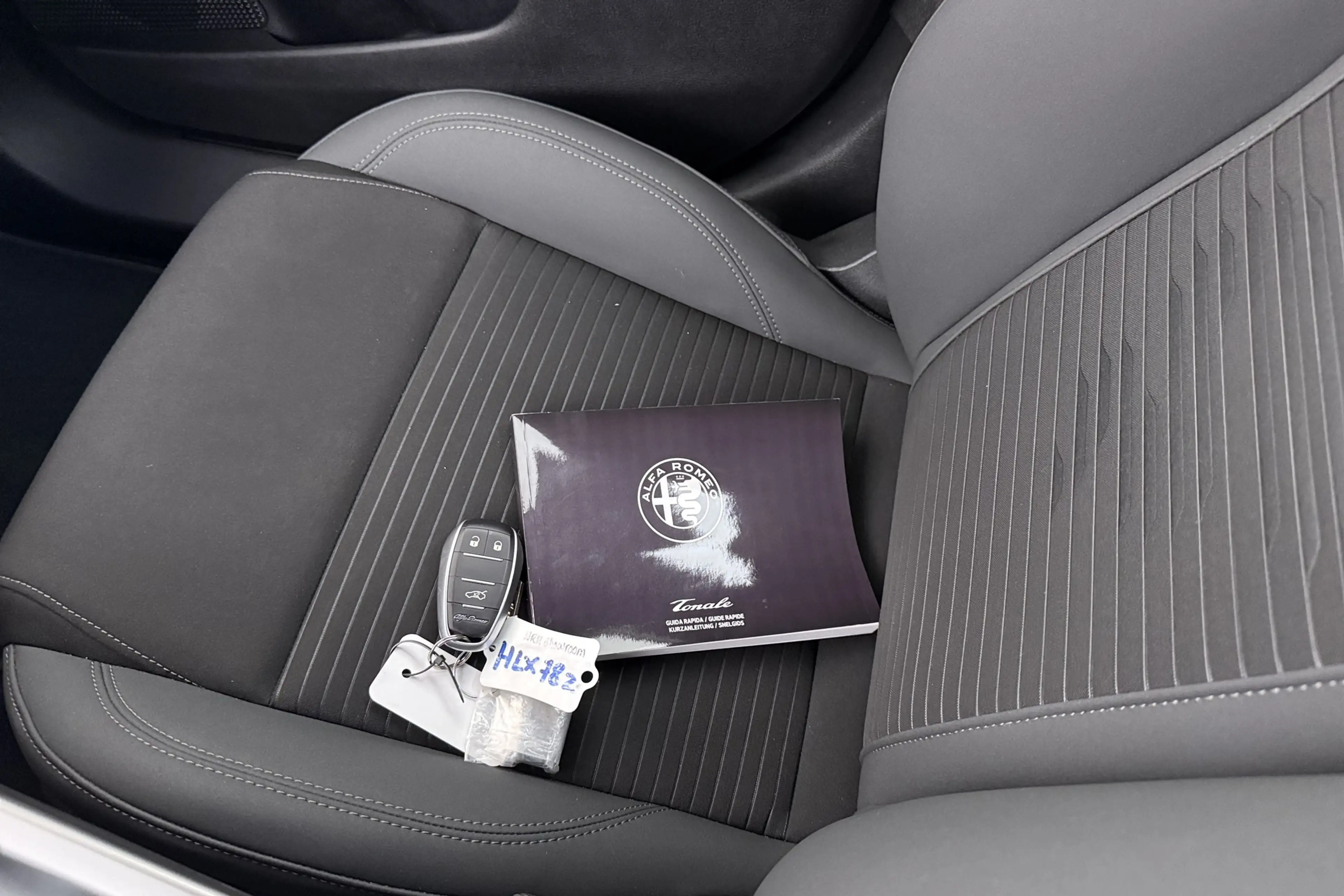 Alfa Romeo Tonale 1.5T Hybrid Sprint Camera Adapt.Cruise 19'LMV Half — photo 22
