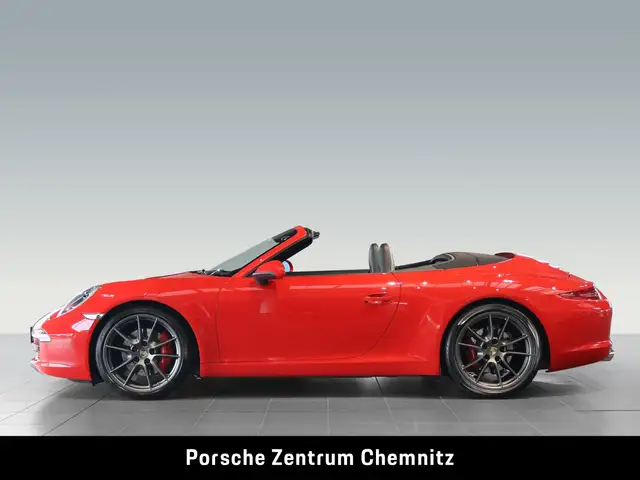 Porsche 911 view 3