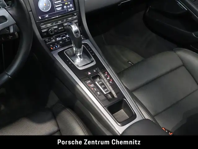 Porsche 911 view 15