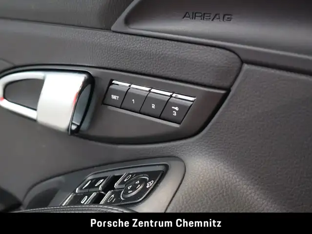 Porsche 911 view 28