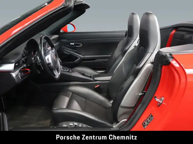 Porsche 911 view 12