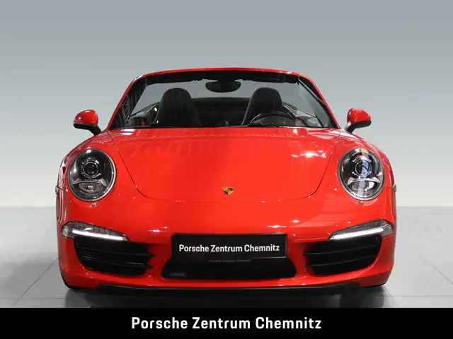 Porsche 911 view 5
