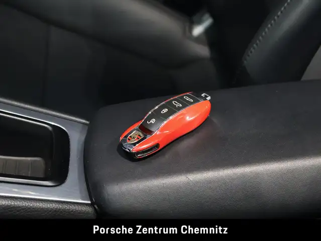 Porsche 911 view 24