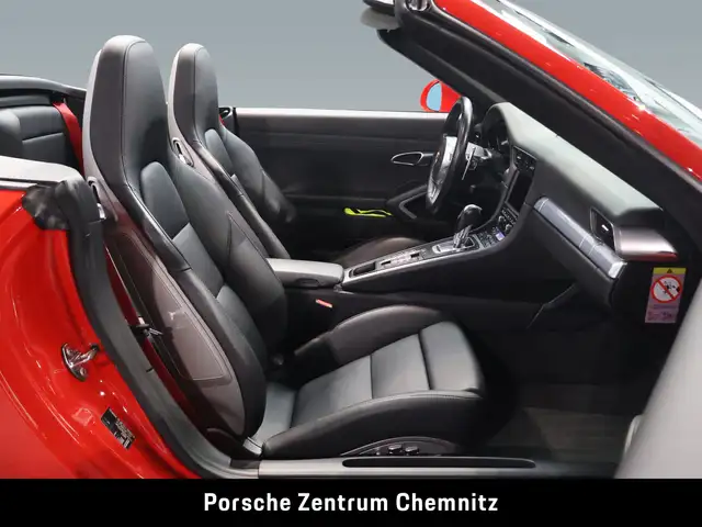 Porsche 911 view 13