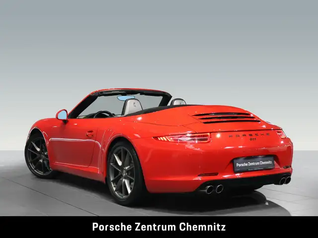 Porsche 911 view 4